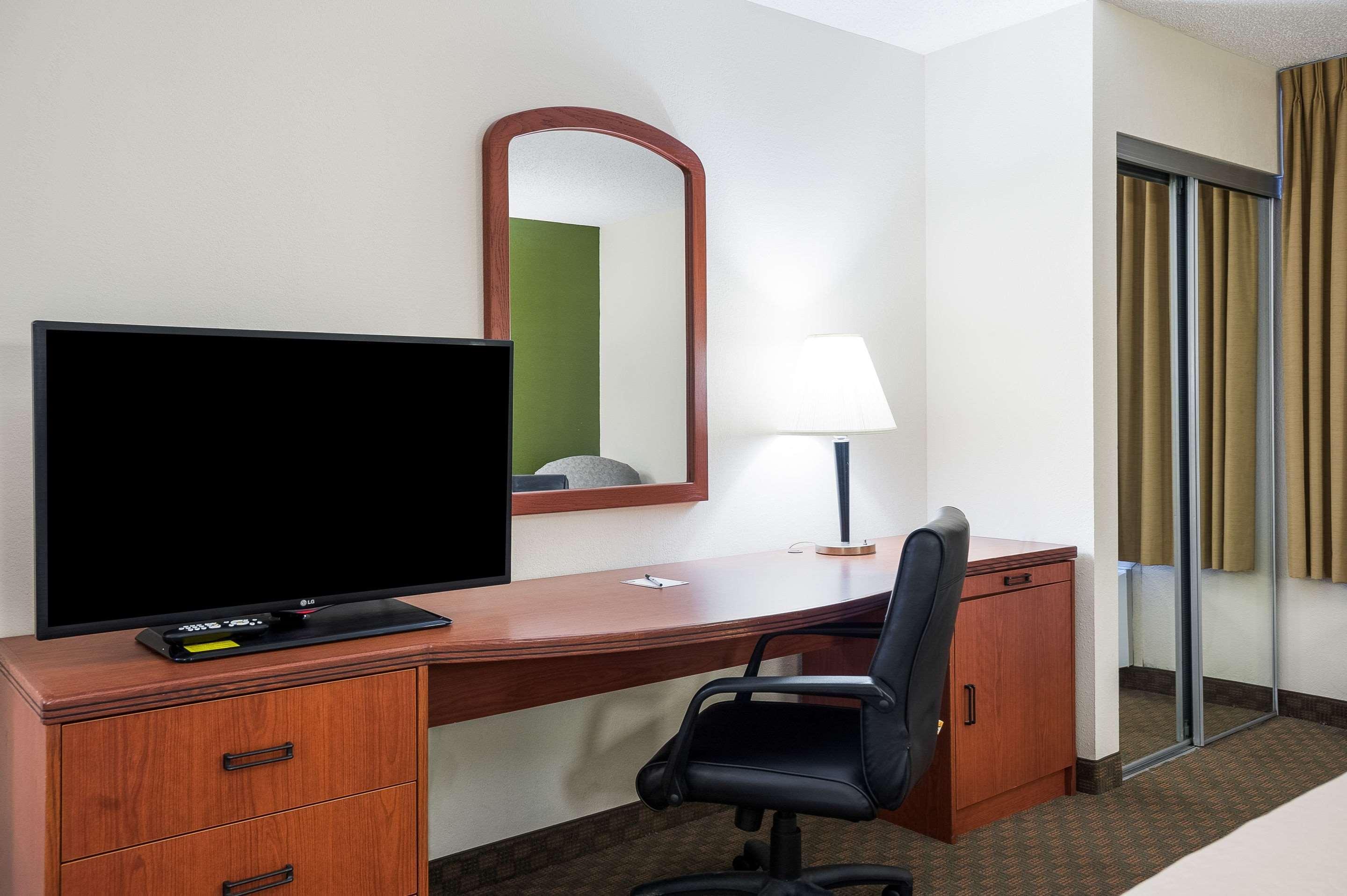 Quality Inn & Suites Lake Charles South Buitenkant foto