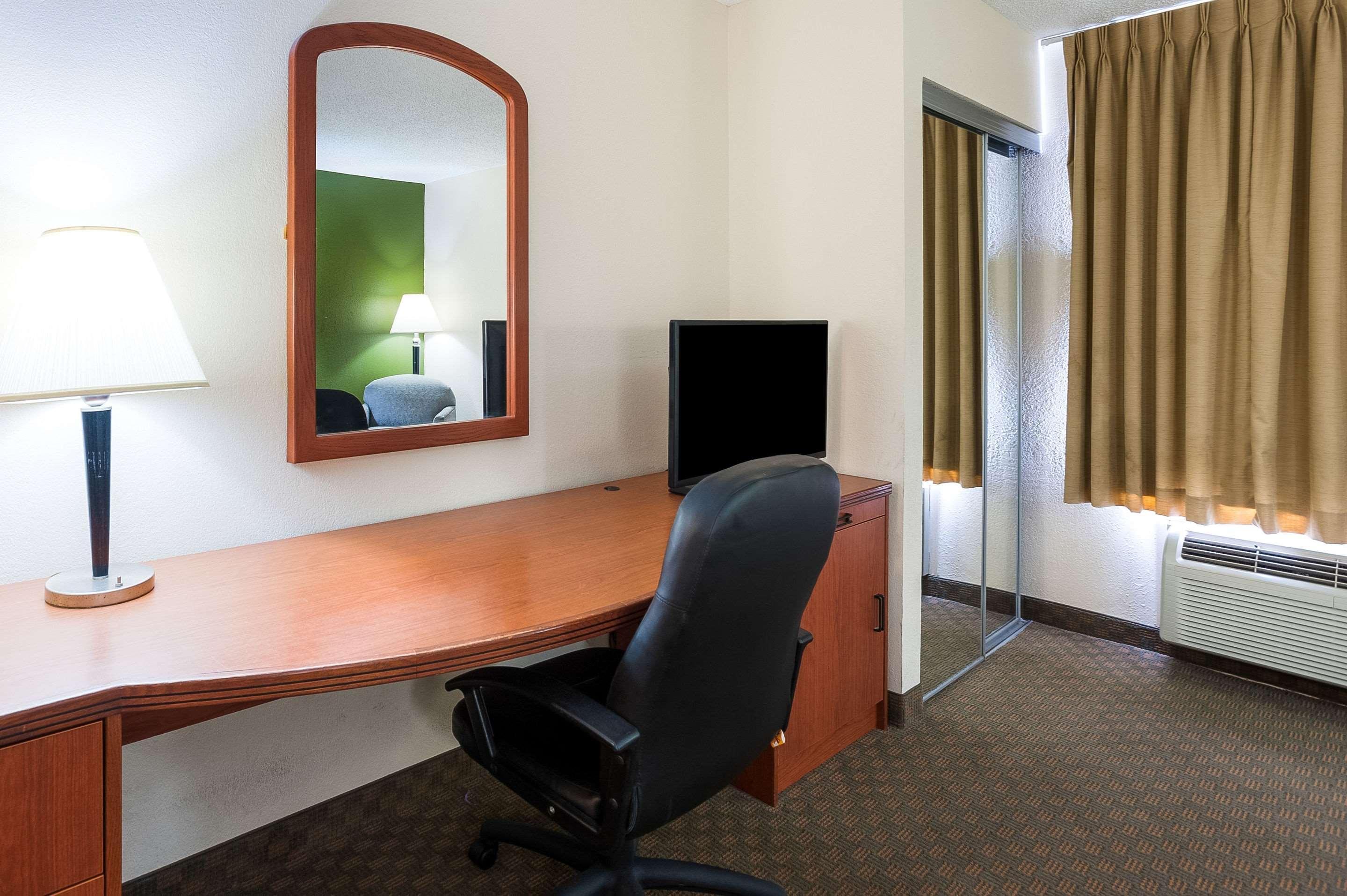 Quality Inn & Suites Lake Charles South Buitenkant foto
